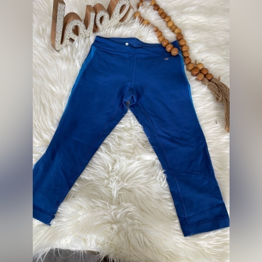 Lululemon capri pants in blue